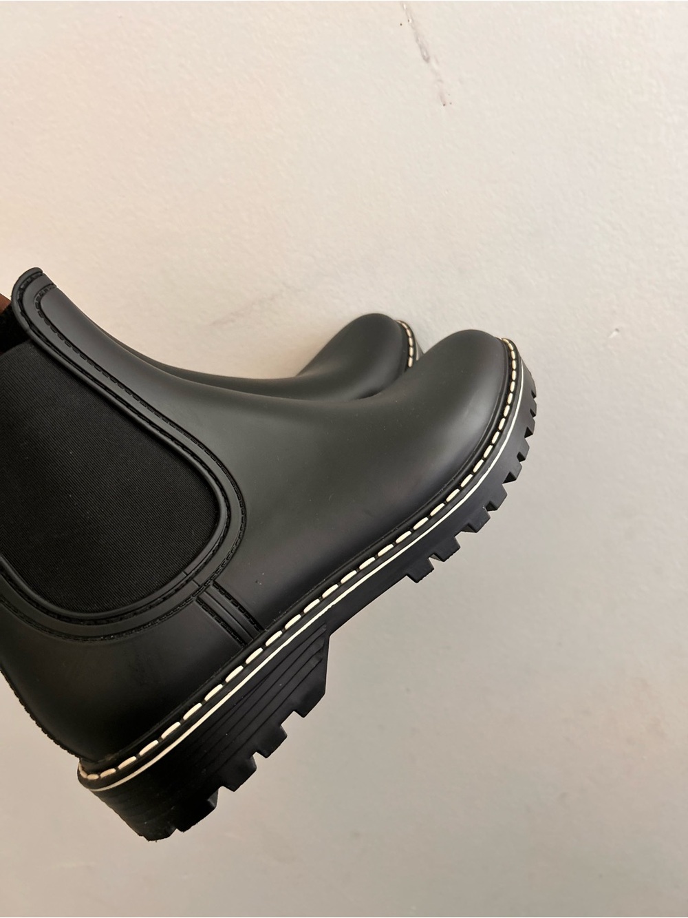 Black boot - Picture 2 of 3